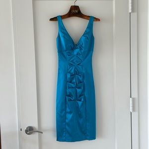 Cache  stretching elegant blue dress
